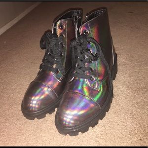 Holographic Winter Boots ❄️